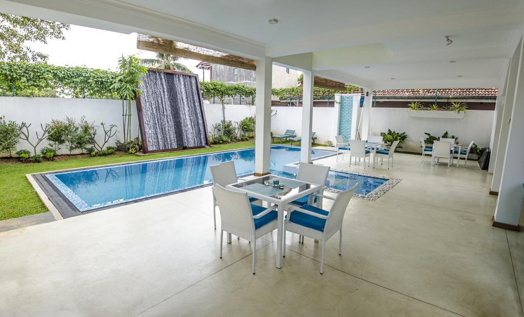 Binnacle Negombo Luaran gambar