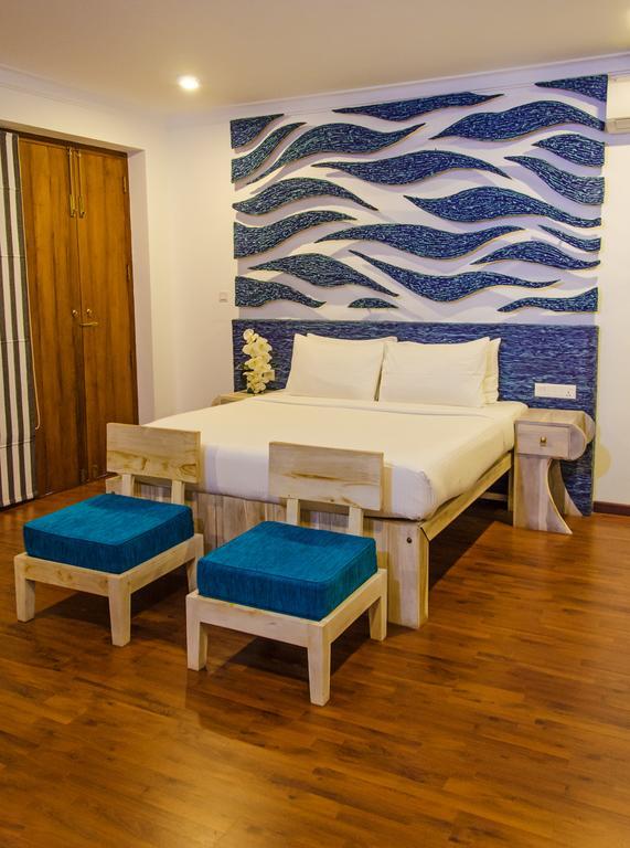 Binnacle Negombo Bilik gambar