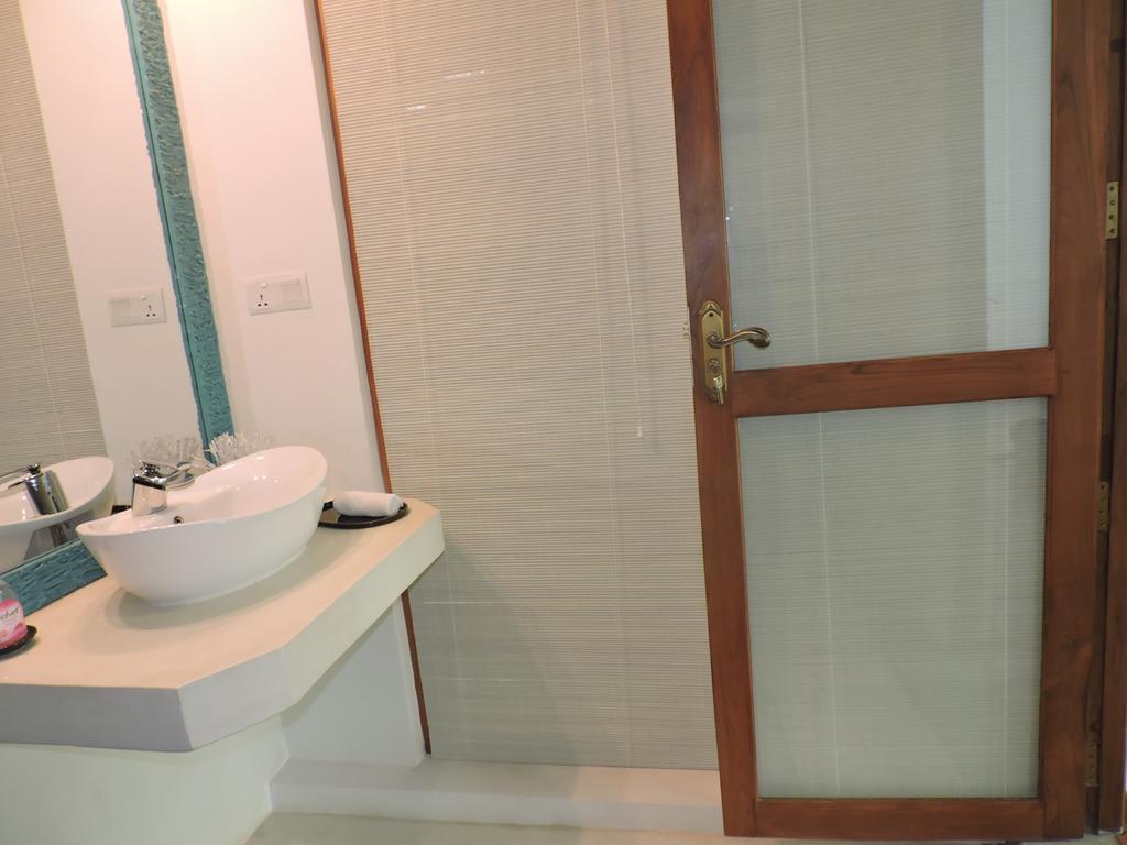 Binnacle Negombo Luaran gambar