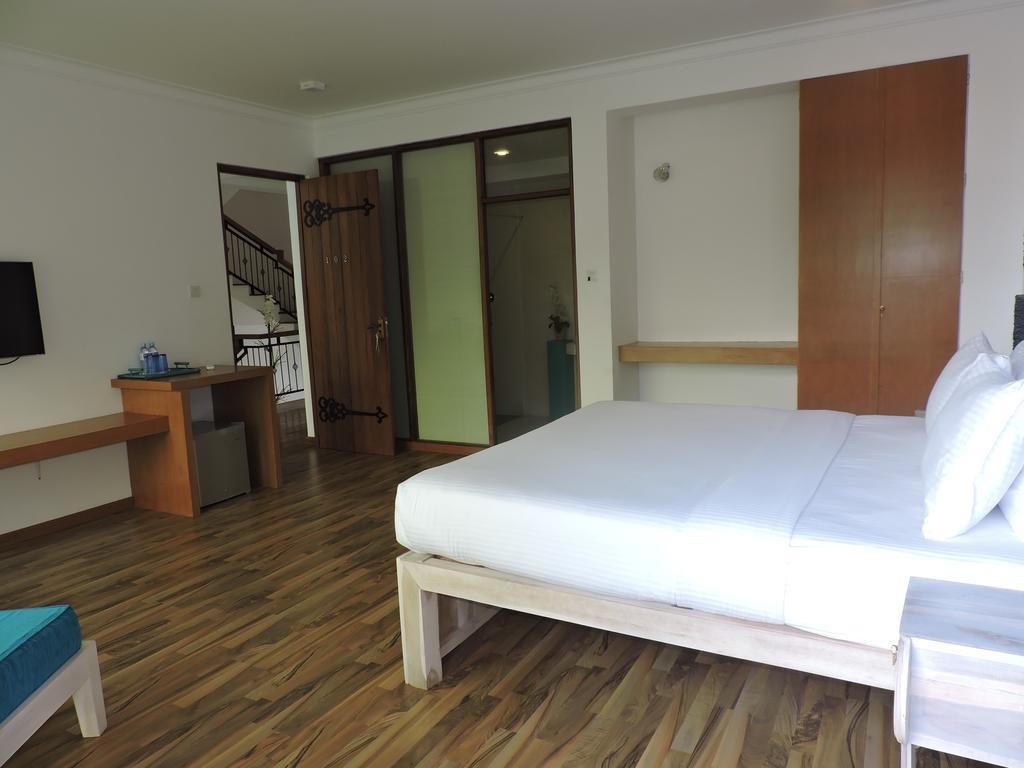 Binnacle Negombo Luaran gambar