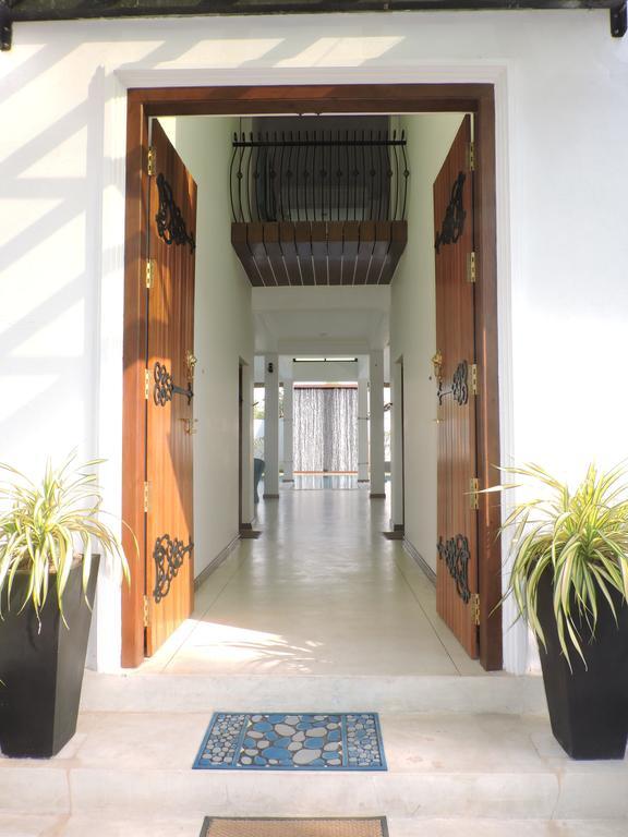 Binnacle Negombo Luaran gambar